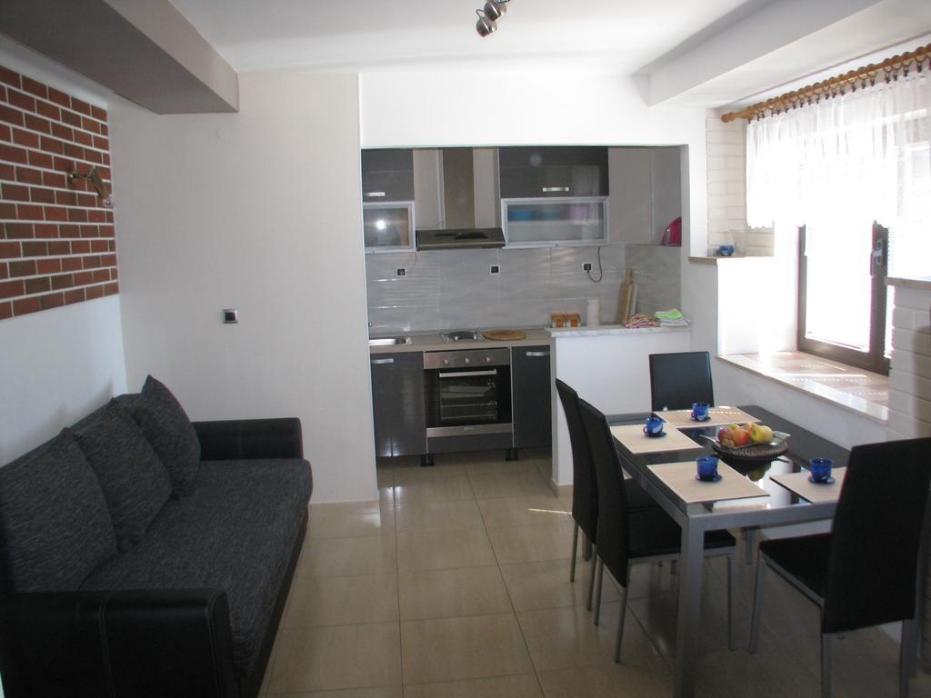 Apartments Miljak Omiš Exteriör bild